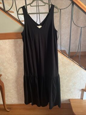 Black V-Neck Sleeveless Maxi Dress - Brand: Preloved